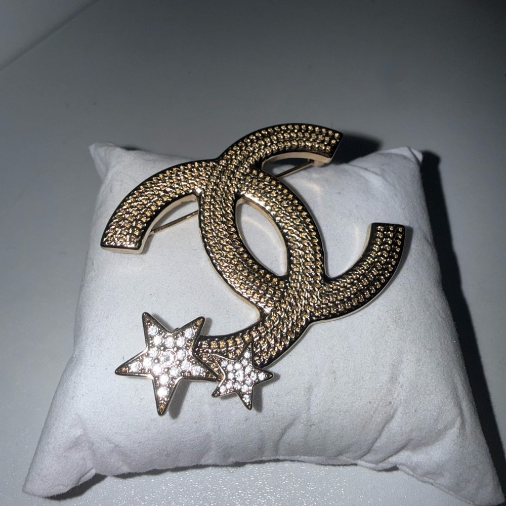 Chanel Strass Star Brooch - Picture 4 of 6
